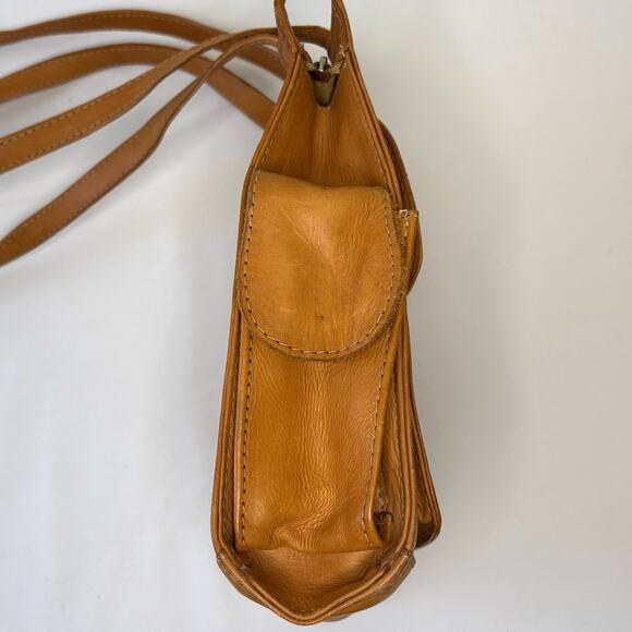 Vintage Hand-Tooled Leather Shoulder Messenger Bag | Butterscotch Brown 1970s - Picture 7 of 14